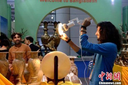 精致的巴基斯坦瓷器?！⊥鯑|明 攝