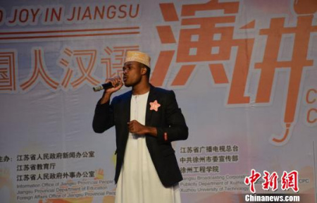 來自科摩羅的留學(xué)生馬本秀出幾段流利的繞口令 朱志庚 攝
