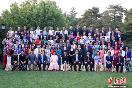 5月26日，2017年文化中國·華星藝術(shù)團團長年會閉幕式暨高級研修班結(jié)業(yè)式在北京召開。國務院僑辦主任裘援平出席活動并做主題發(fā)言。 <a target='_blank' >中新社</a>記者 韓海丹 攝