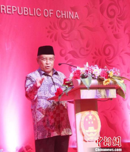 圖為印尼最大穆斯林組織——伊斯蘭教士聯(lián)合會(huì)(簡(jiǎn)稱伊聯(lián))總主席賽義德出席招待會(huì)并致辭?！×钟纻?攝