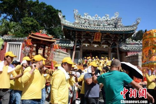 圖為巡回“祈福”活動(dòng)?！埥鸫?攝