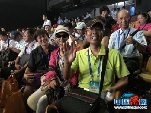 來自臺(tái)灣臺(tái)中大肚山陽里里長陳建智帶領(lǐng)的信眾參加?jì)屪嫖幕顒?dòng)。鄭松波　攝