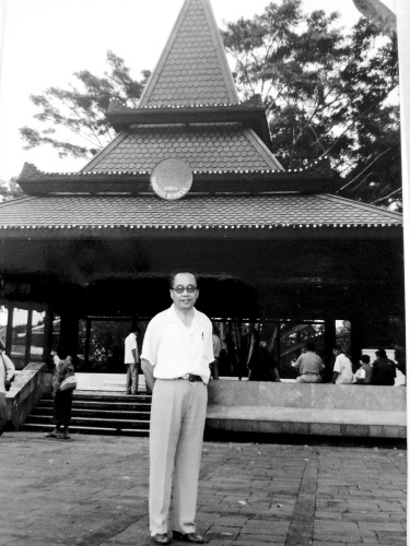 1994年攝于蘇加諾陵園。
