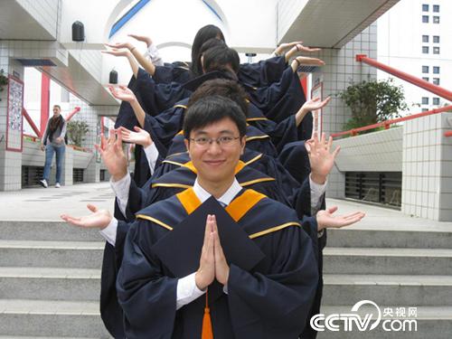 2008年，吳蘇赴香港科技大學(xué)攻讀研究生。