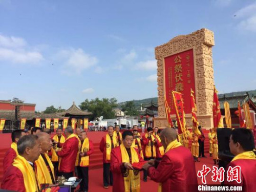 祭祀現(xiàn)場?！〈蘖?攝