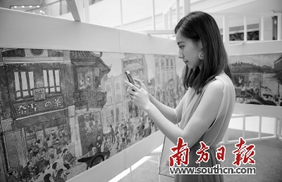 12米長的《霸氣西關(guān)圖》作品在廣州萬菱匯展出，勾起了“老廣”的回憶。南方日報(bào)記者 肖雄 攝