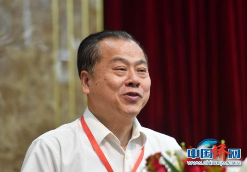 圖為新當(dāng)選會(huì)長林鴻致辭。　呂明　攝