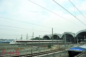 飛馳的列車。