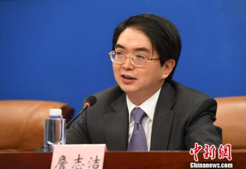 6月26日，福建省人民政府副秘書長(zhǎng)詹志潔出席第九屆世界華文傳媒論壇新聞發(fā)布會(huì)并回答記者提問(wèn)。(記者 張斌攝)張斌 攝