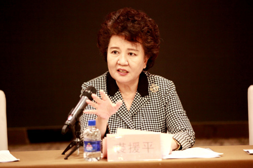 中國國務(wù)院僑辦主任裘援平出席結(jié)業(yè)式并發(fā)表講話 賈廣超攝 中國國務(wù)院僑辦主任裘援平出席結(jié)業(yè)式并發(fā)表講話 賈廣超攝