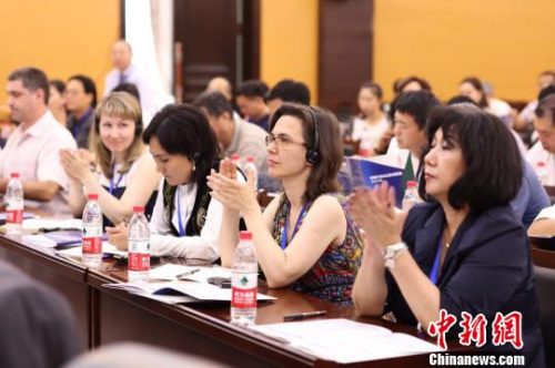 首屆中俄文化藝術(shù)論壇開幕現(xiàn)場?！⊥跏?攝