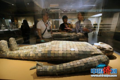 世界華裔杰出青年參觀南京博物院館內(nèi)藏品，了解中國歷史文化。　<a target='_blank' >中新社</a>記者 泱波 攝