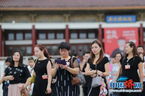 世界華裔杰出青年參觀南京博物院?！?a target='_blank' >中新社</a>記者 泱波 攝