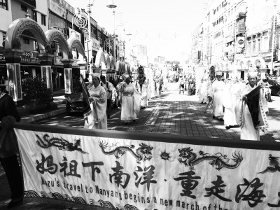 湄洲媽祖在吉隆坡街區(qū)繞境巡安。
