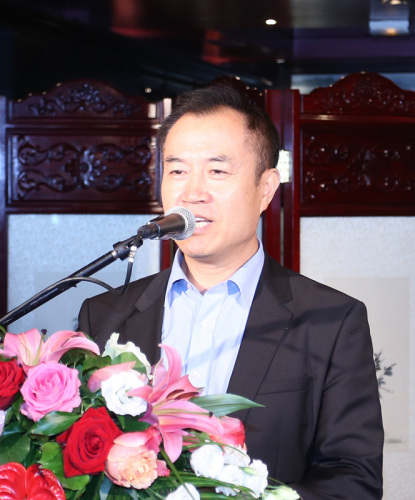 李成元代表中國駐法使館領(lǐng)事部對代表團表示歡迎。