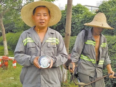 鹿城區(qū)園林綠化管理處徐煥初。 夏婕妤 攝