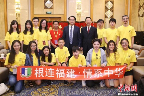 7月26日，國(guó)務(wù)院僑務(wù)辦公室副主任譚天星在北京會(huì)見(jiàn)加拿大華裔青少年“中國(guó)尋根之旅”夏令營(yíng)全體營(yíng)員。 <a target='_blank' >中新社</a>記者 韓海丹 攝