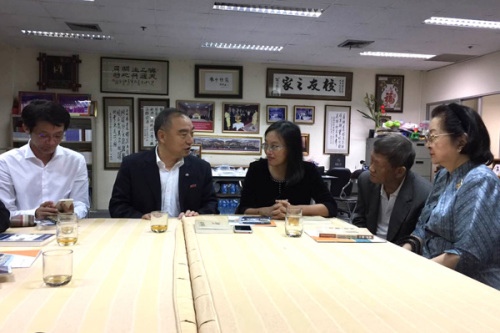 賈益民與泰國留學(xué)中國大學(xué)校友總會主席羅鐵英等座談交流 賈益民與泰國留學(xué)中國大學(xué)校友總會主席羅鐵英等座談交流