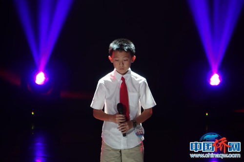 圖為選手彭踐凡演唱《當(dāng)你老了》。中國僑網(wǎng) 馬秀秀 攝
