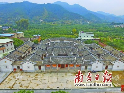 張榕軒是我國(guó)近代史上著名的華僑實(shí)業(yè)家、印尼華僑領(lǐng)袖。圖為梅縣區(qū)松口鎮(zhèn)張榕軒故居。何森垚 攝