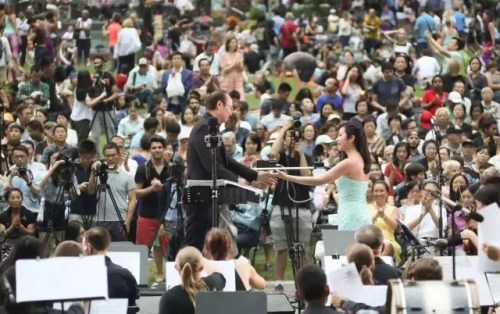 演出的成功離不開臺(tái)前幕后所有人的努力 演出的成功離不開臺(tái)前幕后所有人的努力