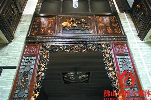 位于牧伯里三巷的陳宅，中堂木雕富麗堂皇。
