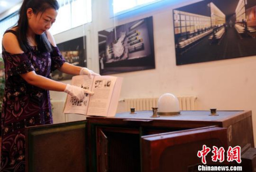 圖為實(shí)物與書籍記錄相互佐證?！⊥跏?攝