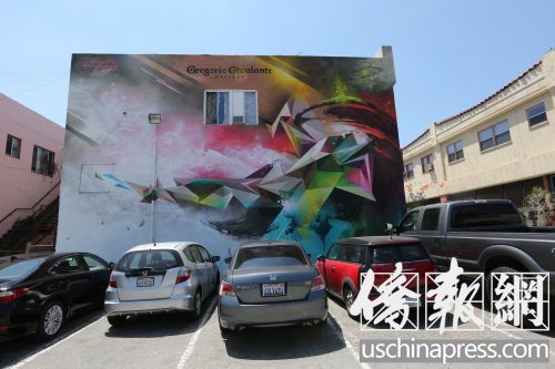 中國城重慶路一家店鋪的壁畫。（美國《僑報》/記者 邱晨攝）