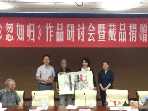 捐贈(zèng)儀式現(xiàn)場(chǎng)。
