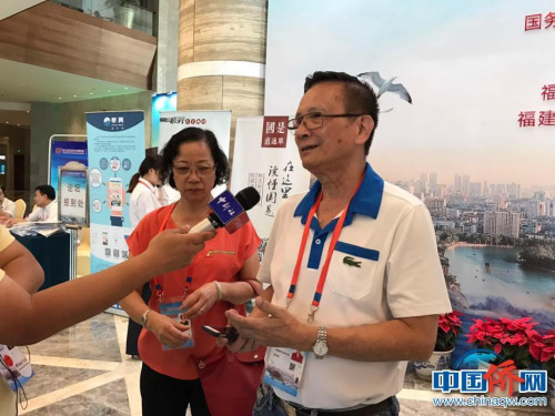 委內(nèi)瑞拉《南美新知》雜志社社長(zhǎng)接受媒體采訪。 冉文娟 攝