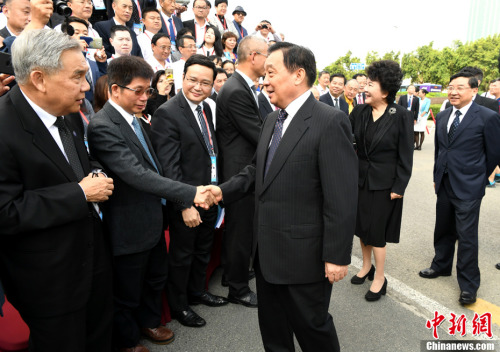 9月10日，第九屆世界華文傳媒論壇在福州開幕。全國人大常委會(huì)副委員長(zhǎng)兼秘書長(zhǎng)王晨、國務(wù)院僑務(wù)辦公室主任裘援平、福建省省長(zhǎng)于偉國等一起會(huì)見海外華文媒體嘉賓。<a target='_blank' >中新社</a>記者 王東明 攝