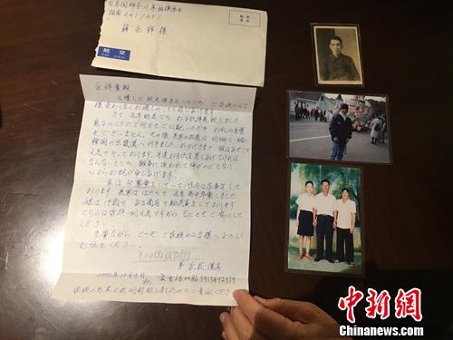 圖為薛永祥的堂兄弟薛永發(fā)15年前寄給他的信。閆旭 攝