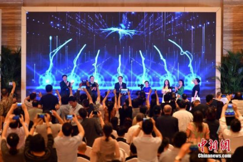 9月11日，第九屆世界華文傳媒論壇在福州舉行閉幕式。圖為閉幕式上舉行世界華文媒體合作聯(lián)盟官方網(wǎng)站改版上線儀式和全球華語視頻資訊共享中心啟動儀式。 <a target='_blank' >中新社</a>記者 呂明 攝