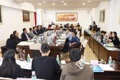 西南林業(yè)大學(xué)會議現(xiàn)場。(何新聞 攝)