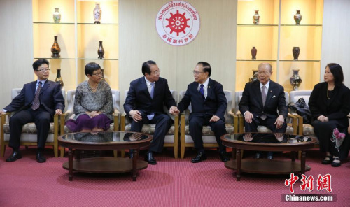 中國國務院僑務辦公室黨組書記、副主任許又聲(左三)9月12日率團訪問泰國潮州會館。圖為雙方座談。<a target='_blank' >中新社</a>記者 張晨翼 攝