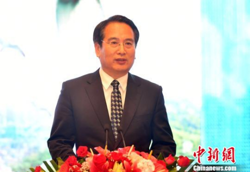 國務院僑辦副主任譚天星在論壇上致辭?！蚊?攝