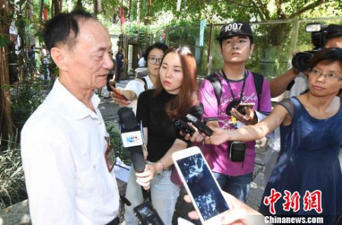 海峽(福州)大熊貓研究交流中心主任陳玉村介紹了“巴斯”傳奇的一生和她最后的時光?！⒖筛?攝