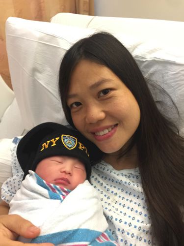 劉文健遺孀陳佩霞與女兒Angelina“天使”。(美國《世界日報》檔案照)