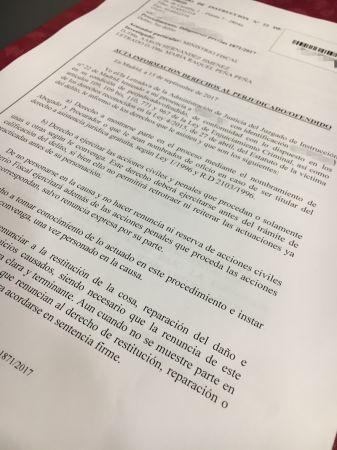 受害者家屬在法院簽署的權利書 受害者家屬在法院簽署的權利書