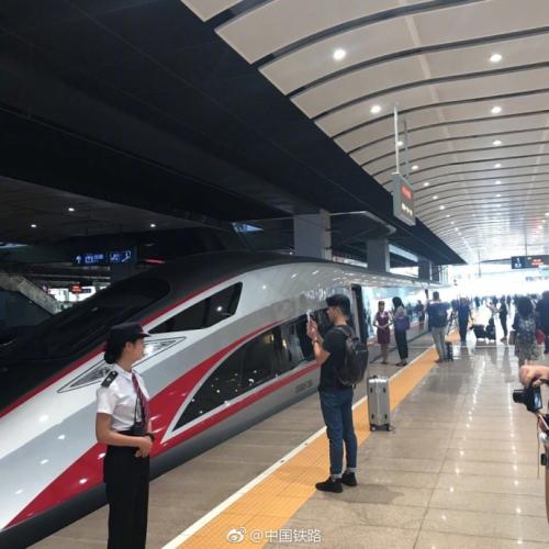 “復(fù)興號(hào)”列車。圖片來源：中國(guó)鐵路總公司官方微博。