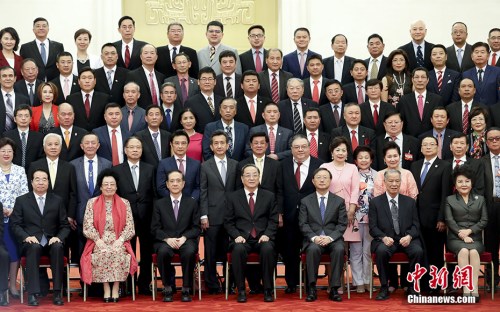 9月28日，中共中央政治局常委、全國政協(xié)主席俞正聲在北京會見出席中國海外交流協(xié)會第六次會員大會的全體代表，并發(fā)表講話。 <a target='_blank' >中新社</a>記者 杜洋 攝