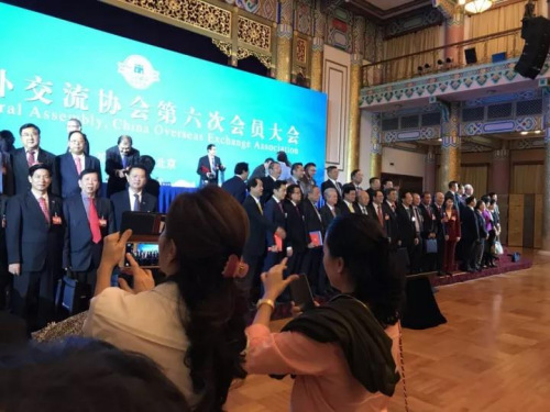 大會過后嘉賓們久久不散。