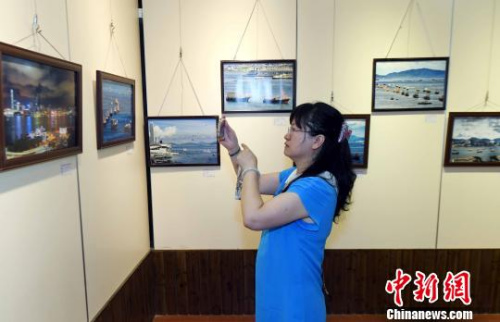 慶祝香港回歸祖國二十周年攝影作品展吸睛?！∮浾邉⒖筛z