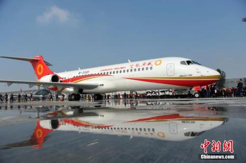 中國首架噴氣式支線客機(jī)——ARJ21飛機(jī)。資料圖。張浪 攝