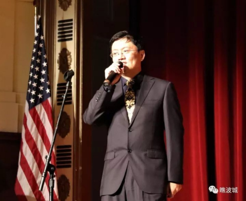 藝術(shù)團(tuán)團(tuán)長、國僑辦宣傳司副司長劉為杰講話。（美國僑報(bào)）