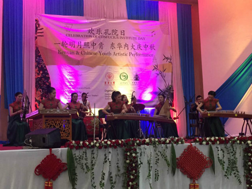 東華大學民樂團帶來精彩表演。