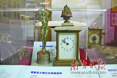 由華僑華人從海外帶回來(lái)的銅鎏金大理石女神座鐘，收藏于梅州市客僑博物館內(nèi)。