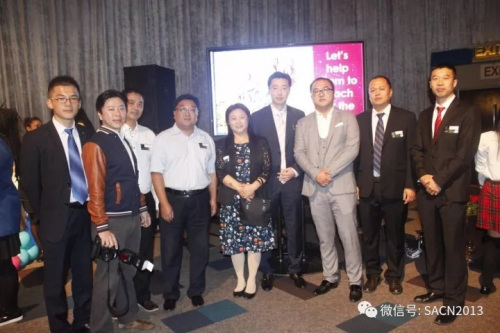 應(yīng)邀出席慈善晚會的華人代表。（南非《華僑新聞報(bào)》）
