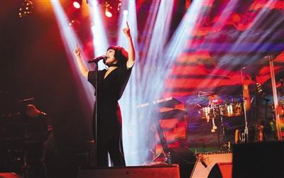 參加完好聲音后，楊歌在一些演唱會上進(jìn)行表演。