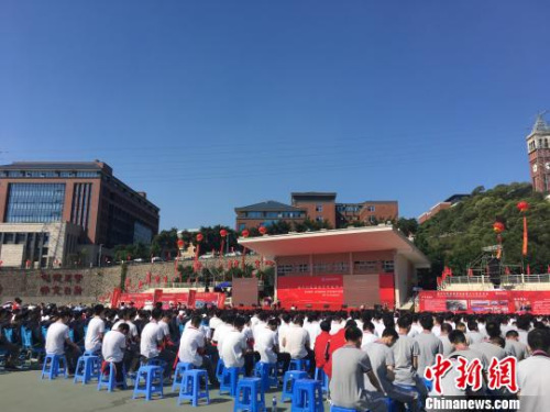 26日，福建省福州陽光國際學(xué)校建校20周年慶于福州市舉行?！∪~秋云 攝